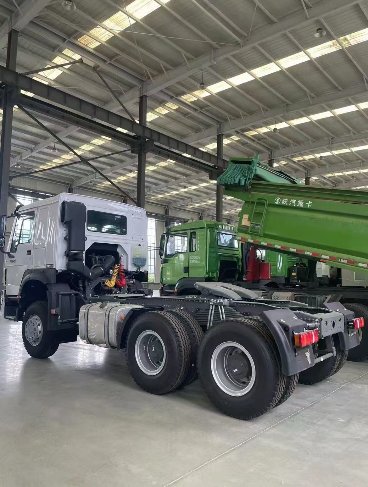 HOWO 371HP 6x4 Tractor Head - Image 5