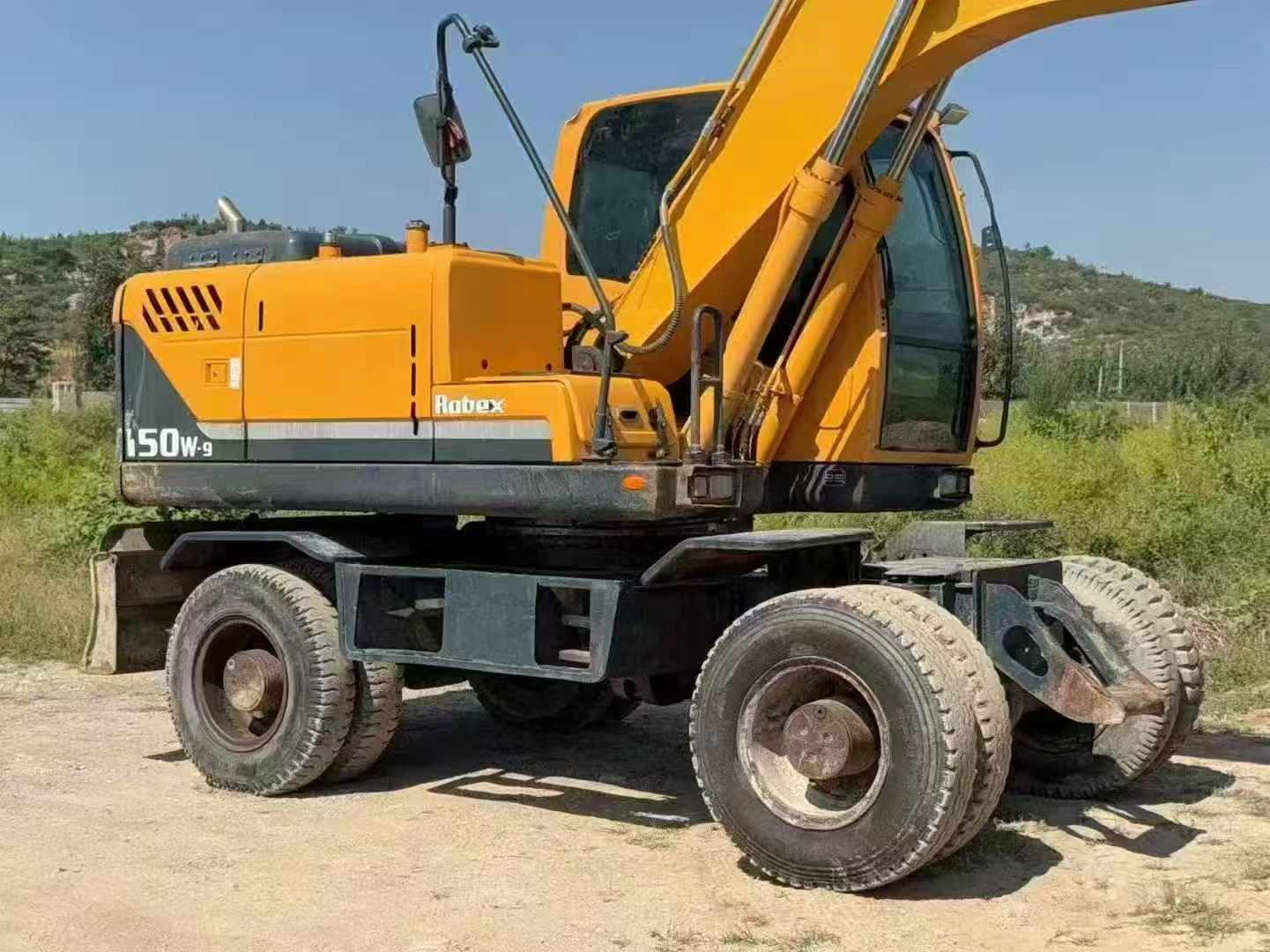 Used Hyundai 150W Wheeled Excavator - Image 2