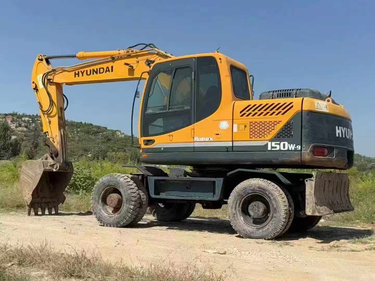 Used Hyundai 150W Wheeled Excavator - Image 3