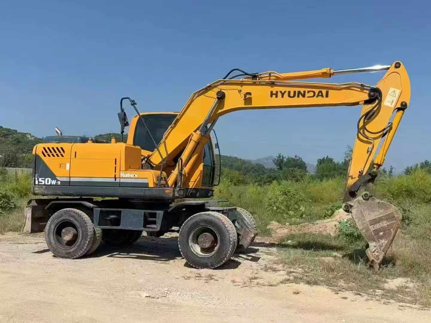 Used Hyundai 150W Wheeled Excavator - Image 8