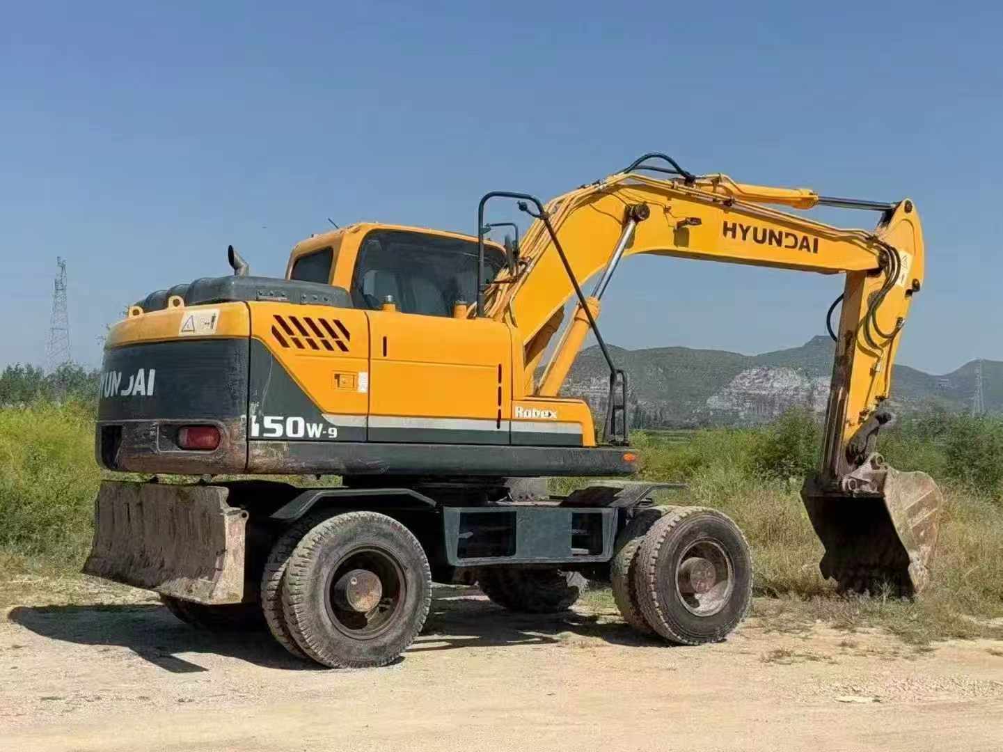 Used Hyundai 150W Wheeled Excavator