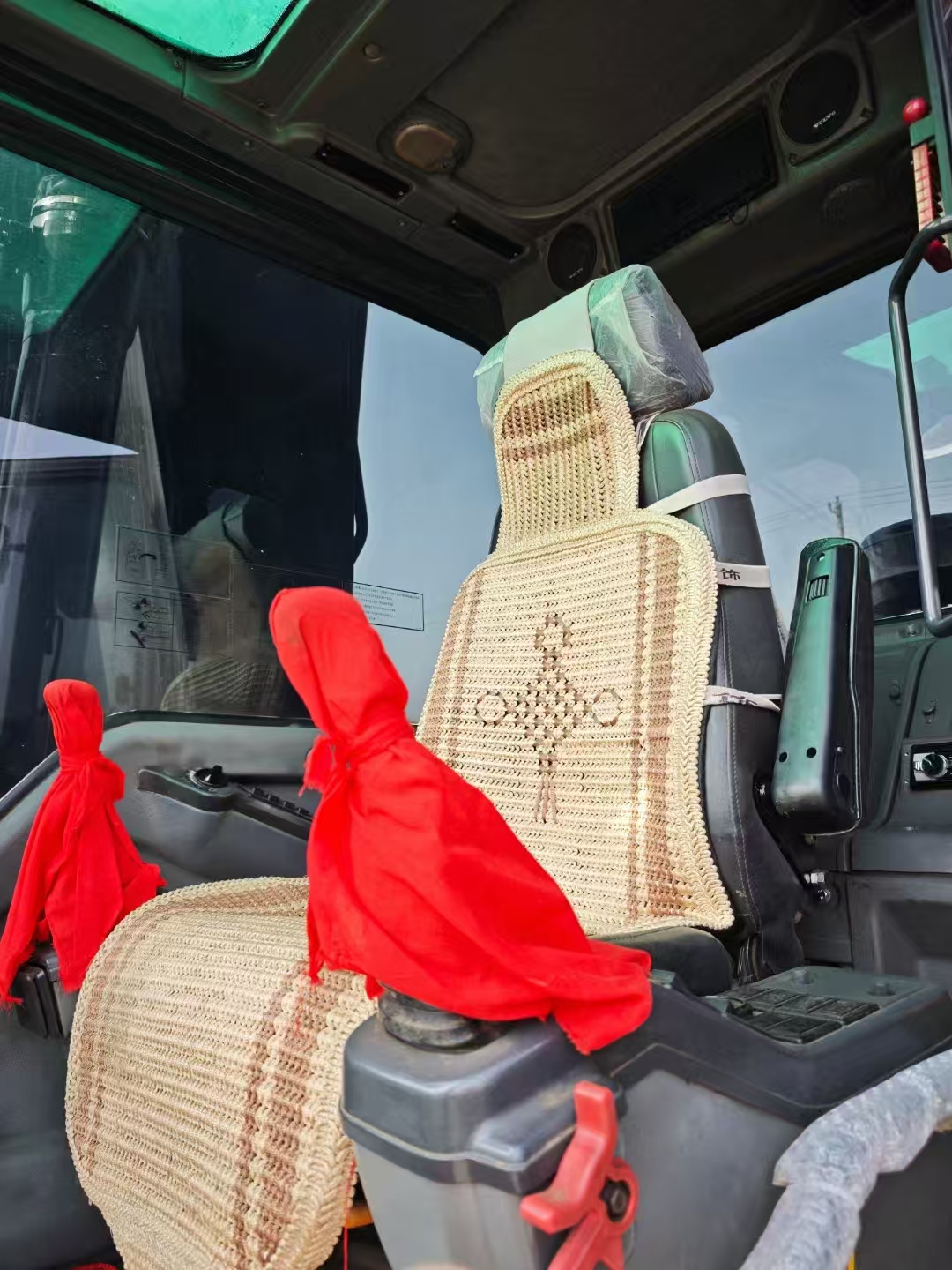 Volvo EC210 Hydraulic Crawler Excavator - Image 5