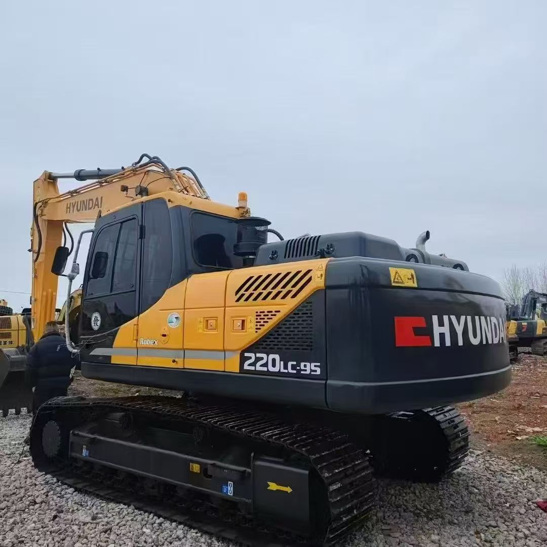 Used Hyundai 220LC Excavator - Image 2