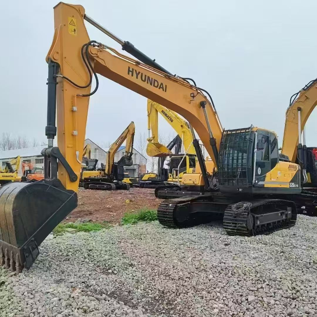Used Hyundai 220LC Excavator - Image 3