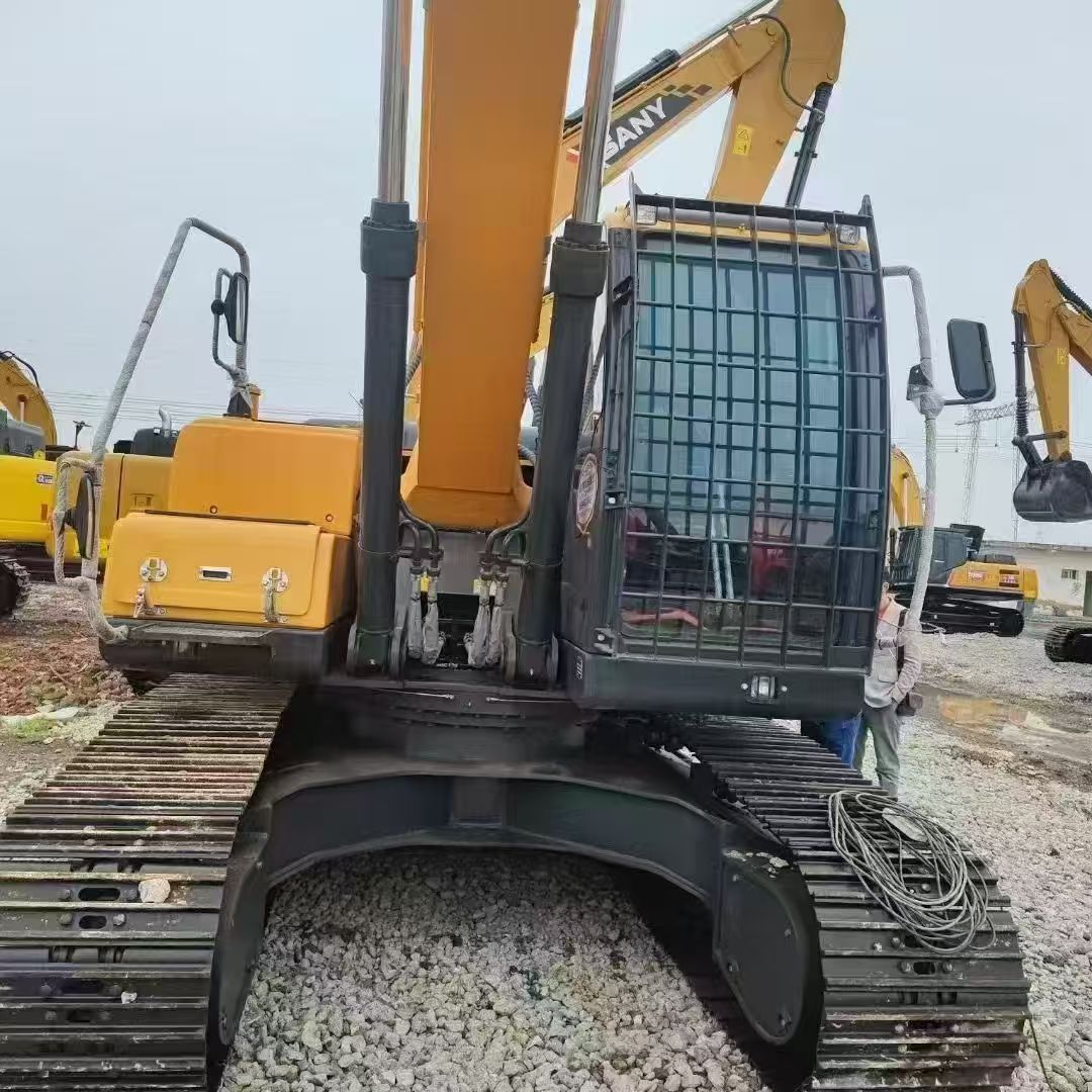 Used Hyundai 220LC Excavator - Image 4