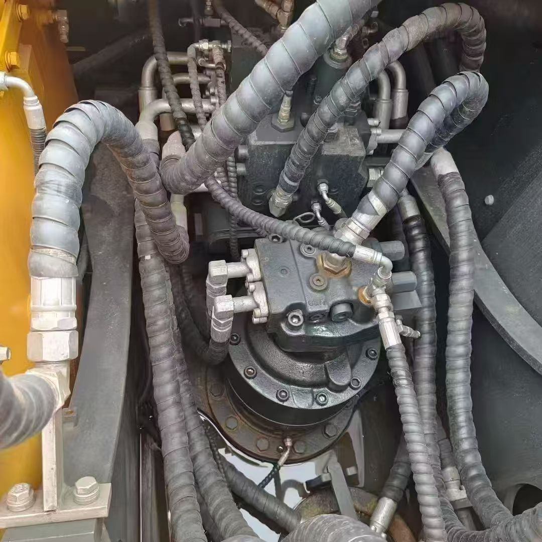 Used Hyundai 220LC Excavator - Image 6