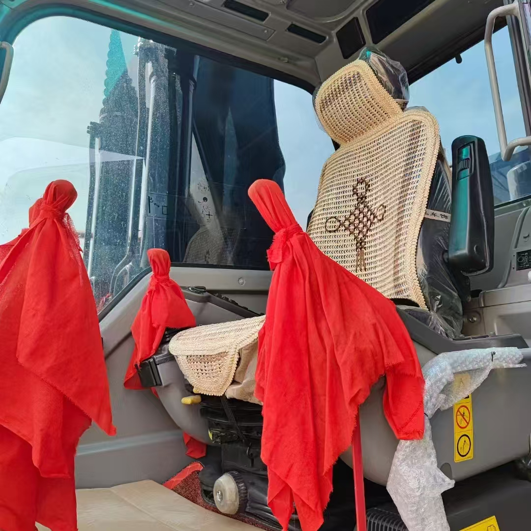 Used Volvo EC240 Hydraulic Crawler Excavator - Image 3