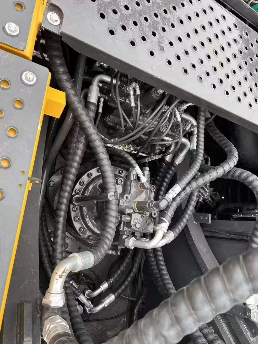 Used Volvo EC300 Hydraulic Excavators - Image 9