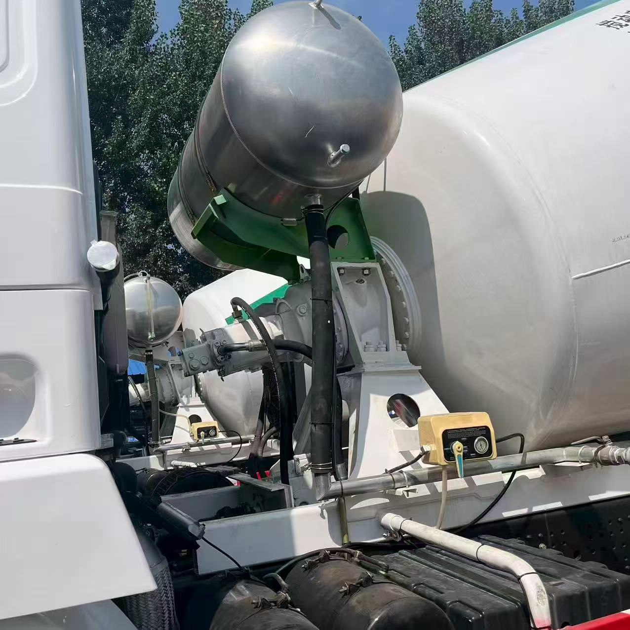 Shacman F3000 Heavy-Duty Truck - Image 3