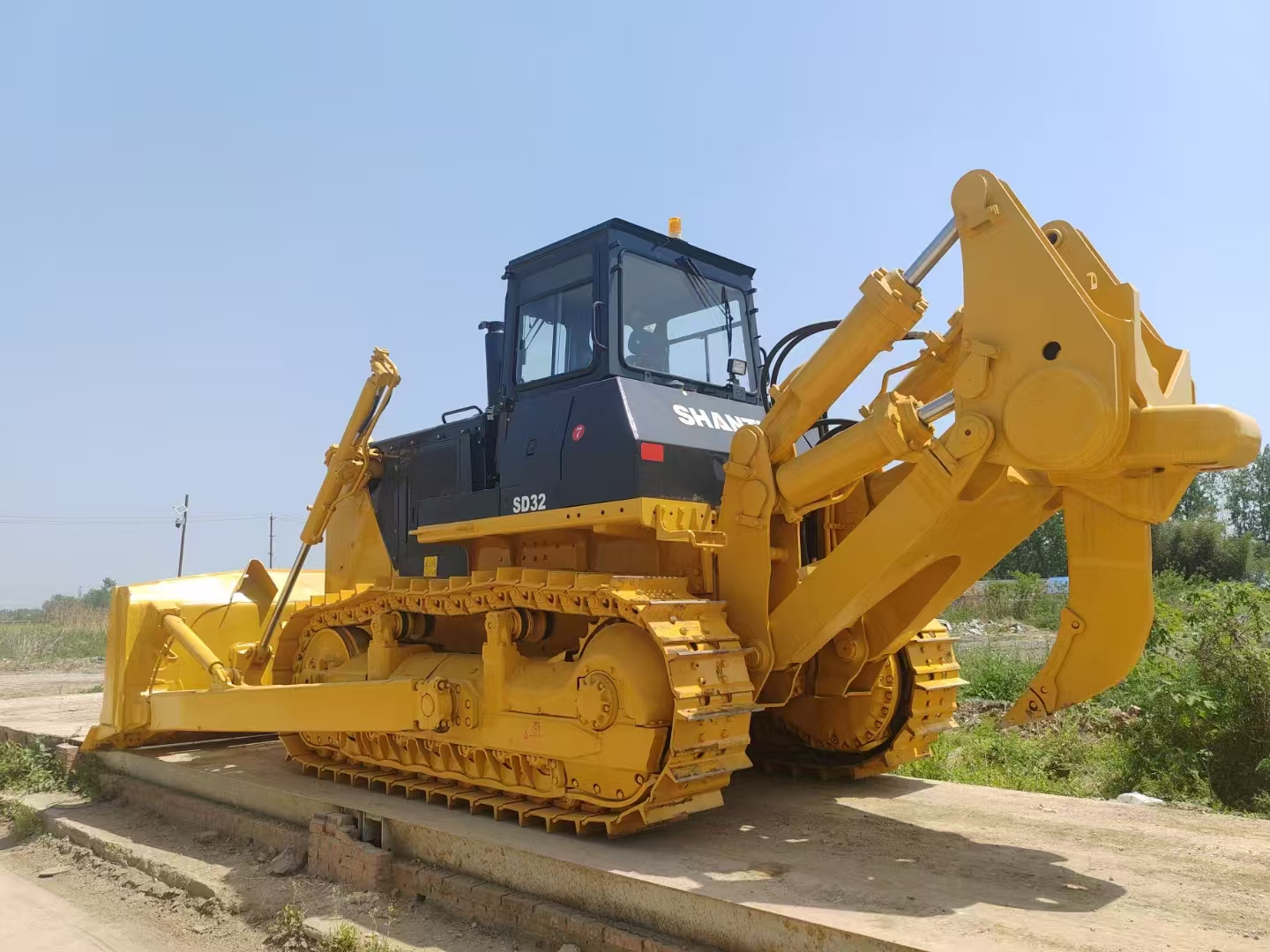 Used Shantui D32 Bulldozer - Image 4