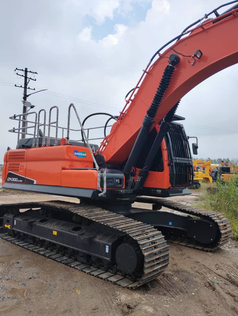 Used Doosan DX300 Excavator - Image 11