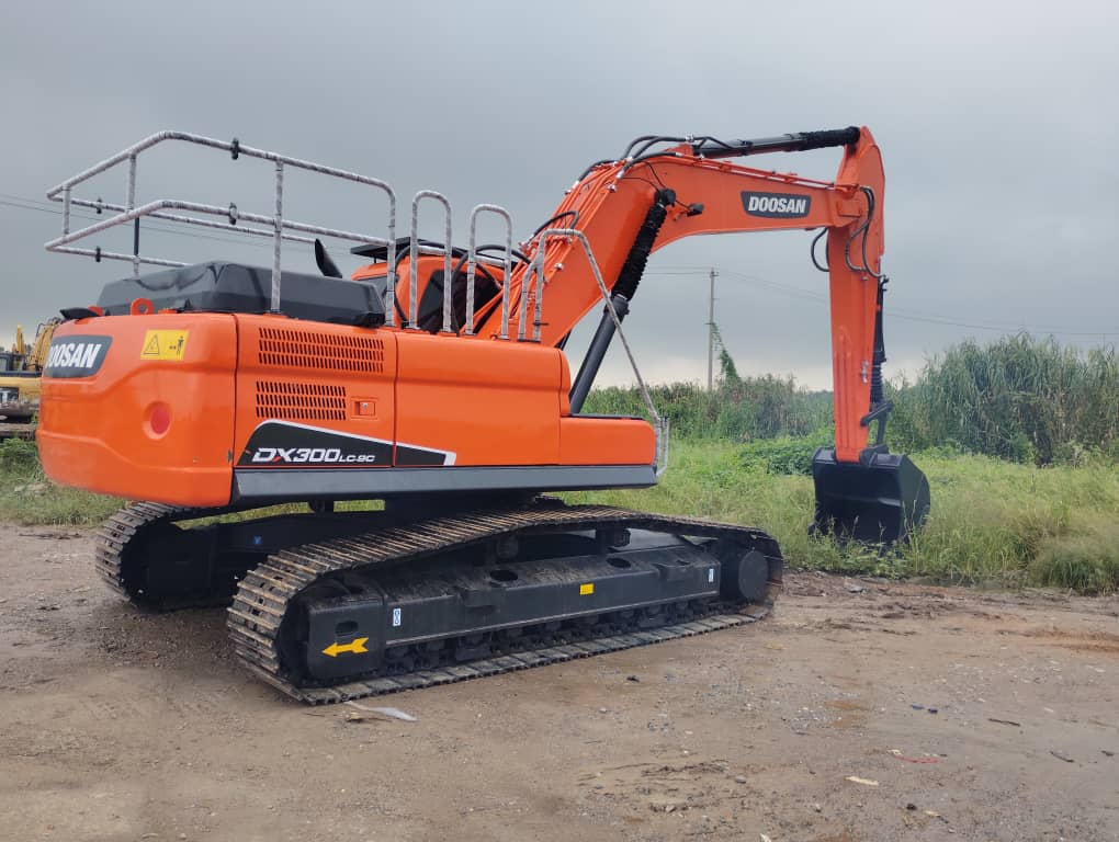 Used Doosan DX300 Excavator