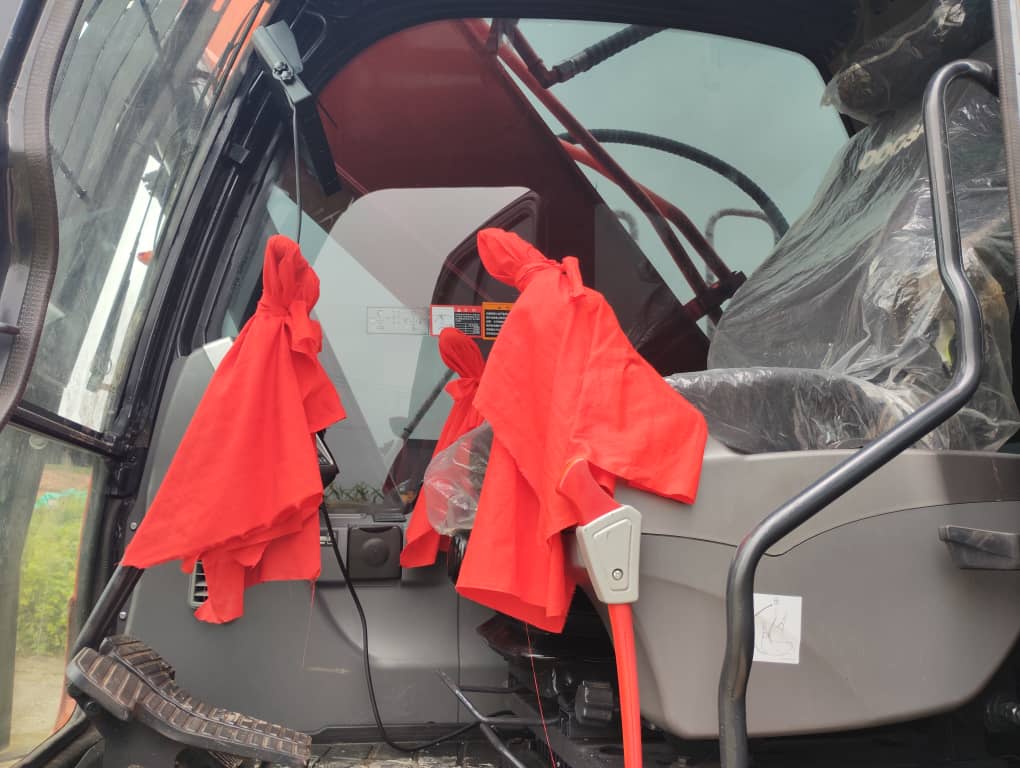 Used Doosan DX300 Excavator - Image 7