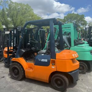Toyota 25 Forklift