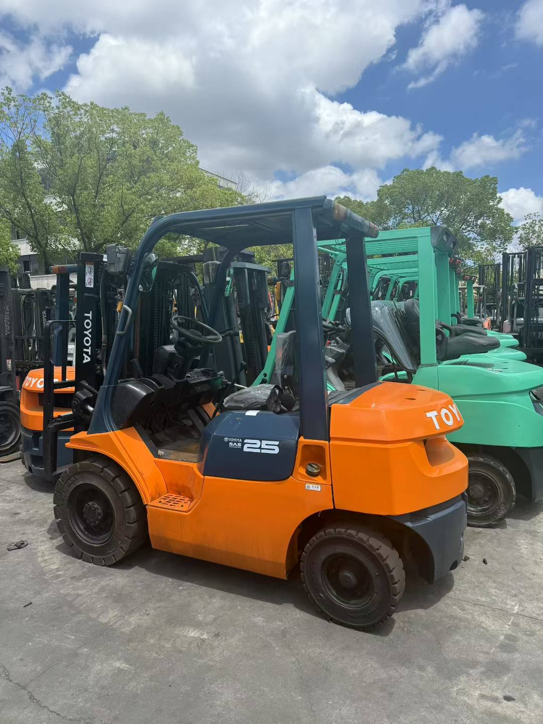 Toyota 25 Forklift