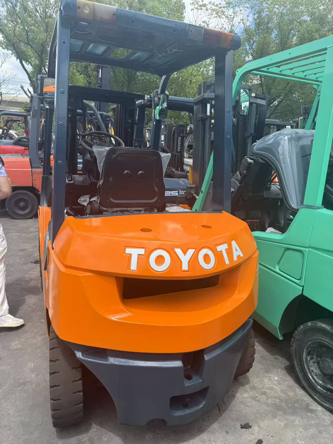 Toyota 25 Forklift - Image 3