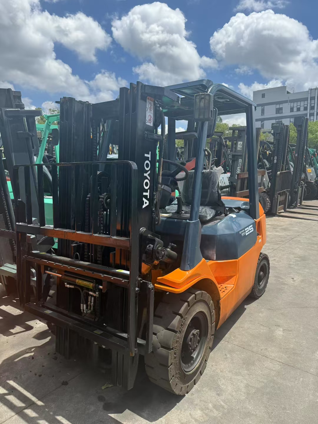 Toyota 25 Forklift - Image 5