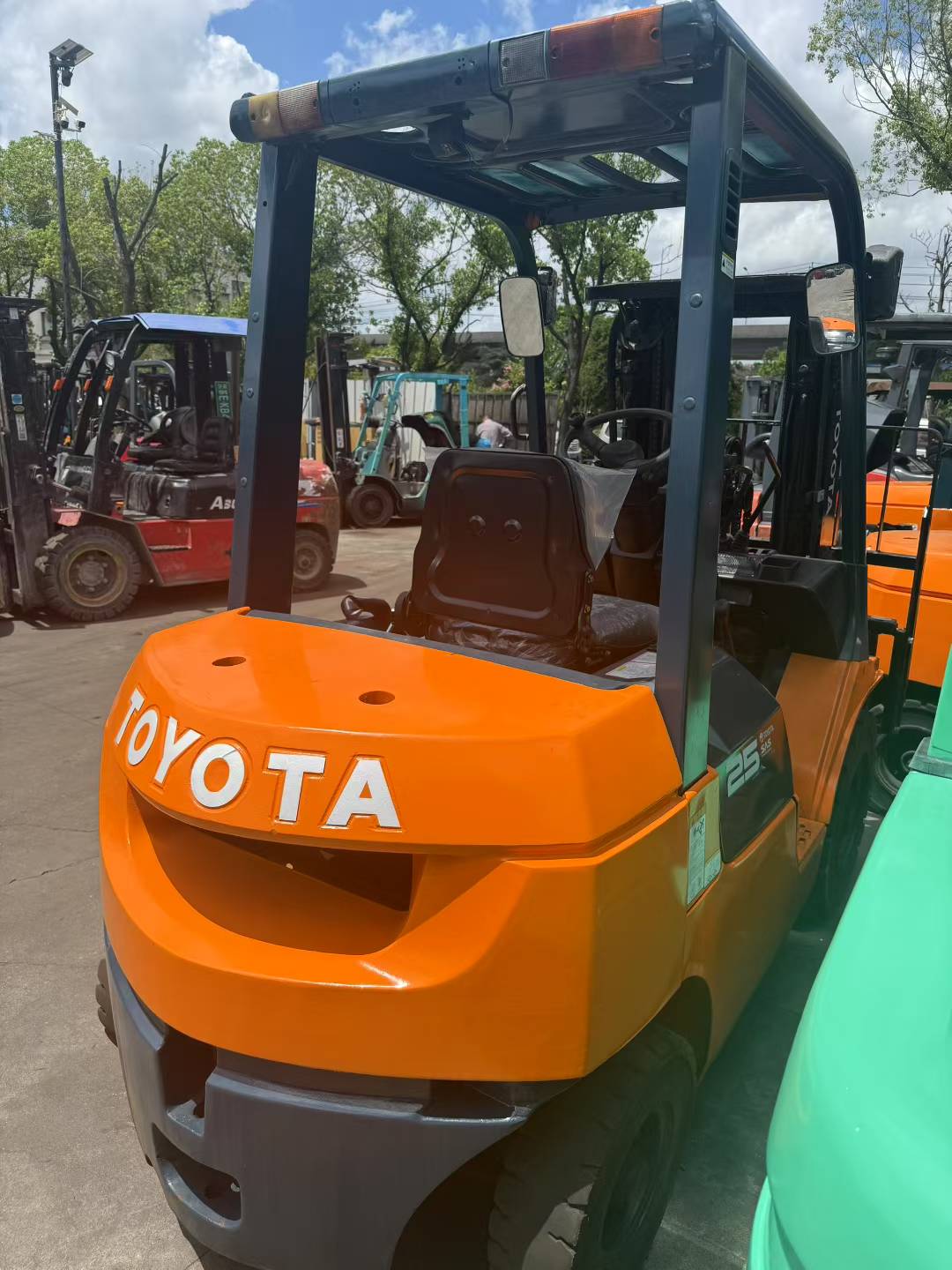 Toyota 25 Forklift - Image 7