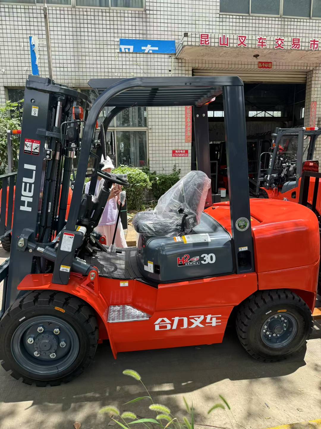 HELI 30 Forklift - Image 6