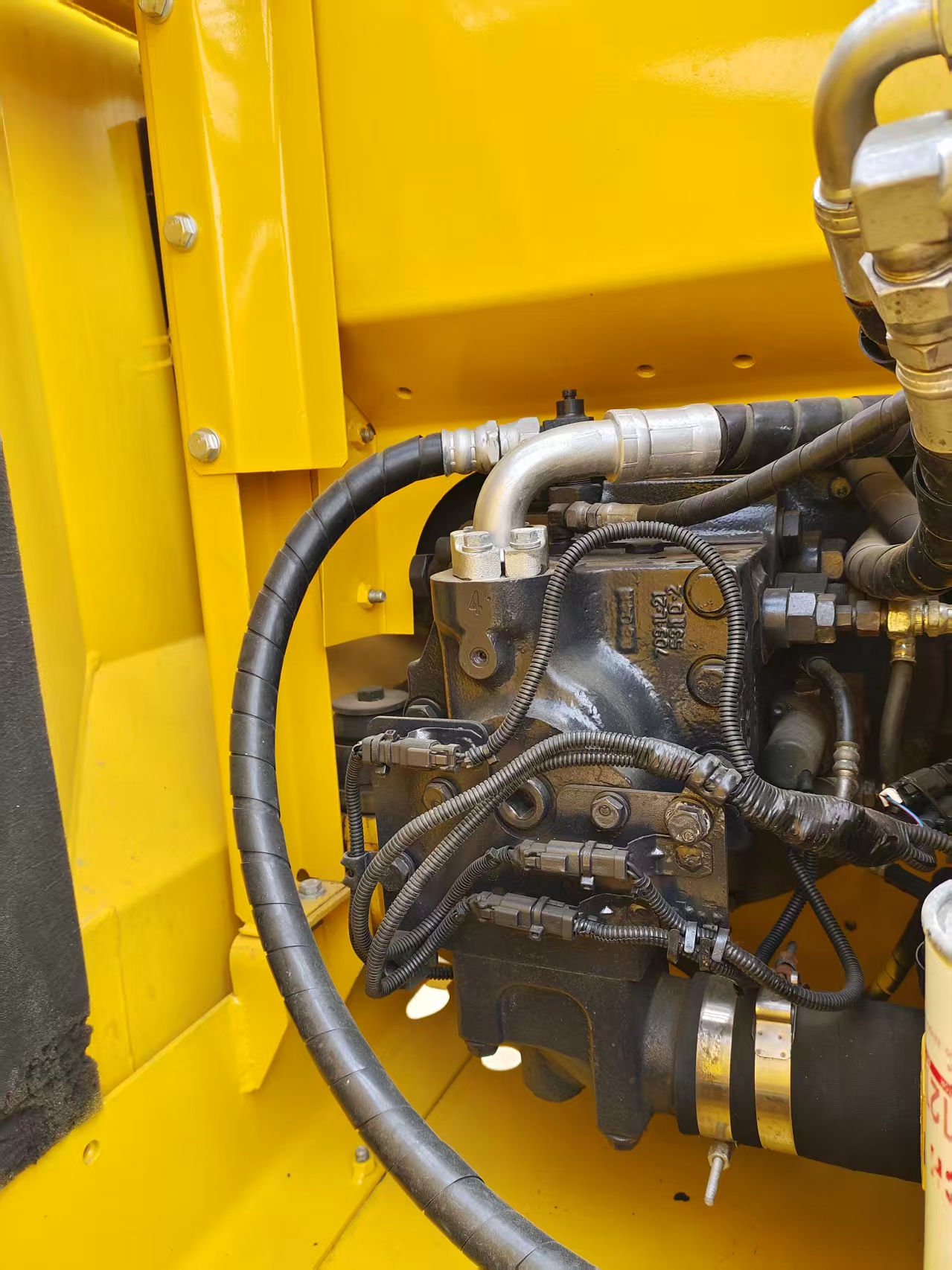 Used Komatsu PC130 Hydraulic Excavator - Image 9