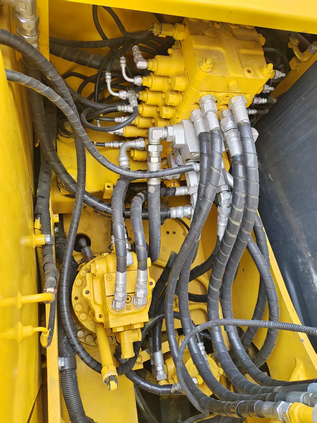 Used Komatsu PC130 Hydraulic Excavator - Image 10