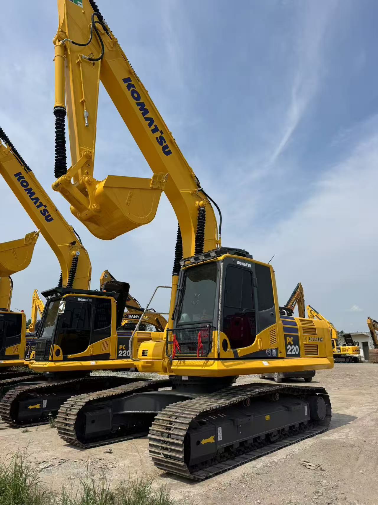 Used Komatsu PC220 Hydraulic Excavator - Image 2