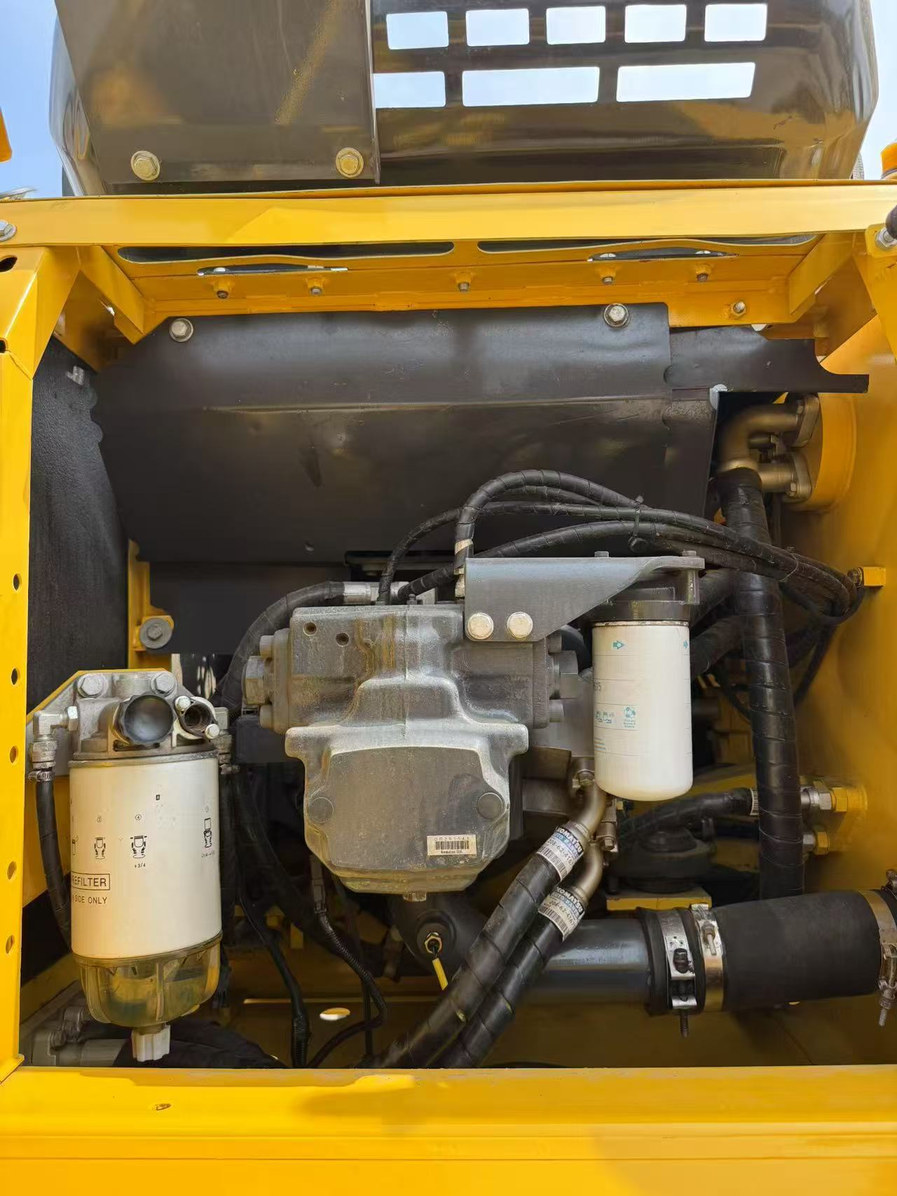 Used Komatsu PC220 Hydraulic Excavator - Image 10