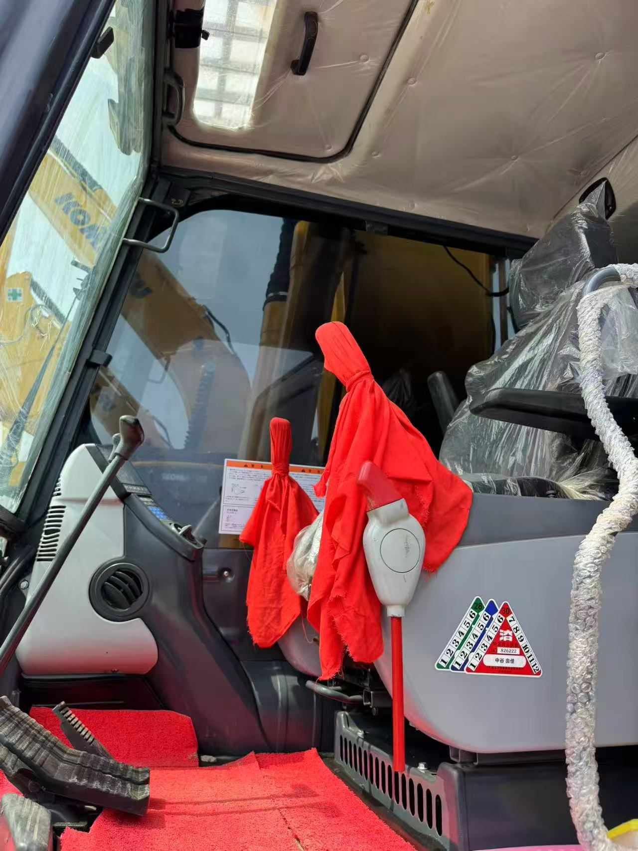 Used Komatsu PC220 Hydraulic Excavator - Image 8