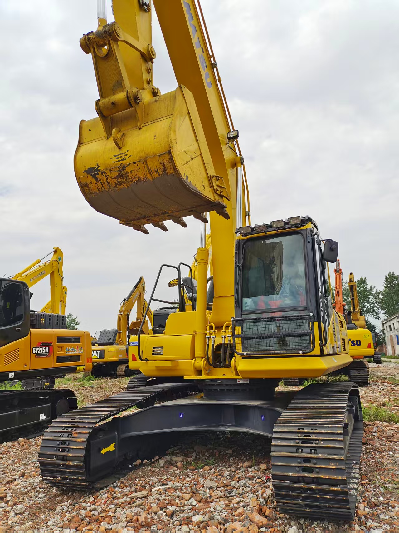 Used Komatsu PC240 Hydraulic Excavator - Image 3