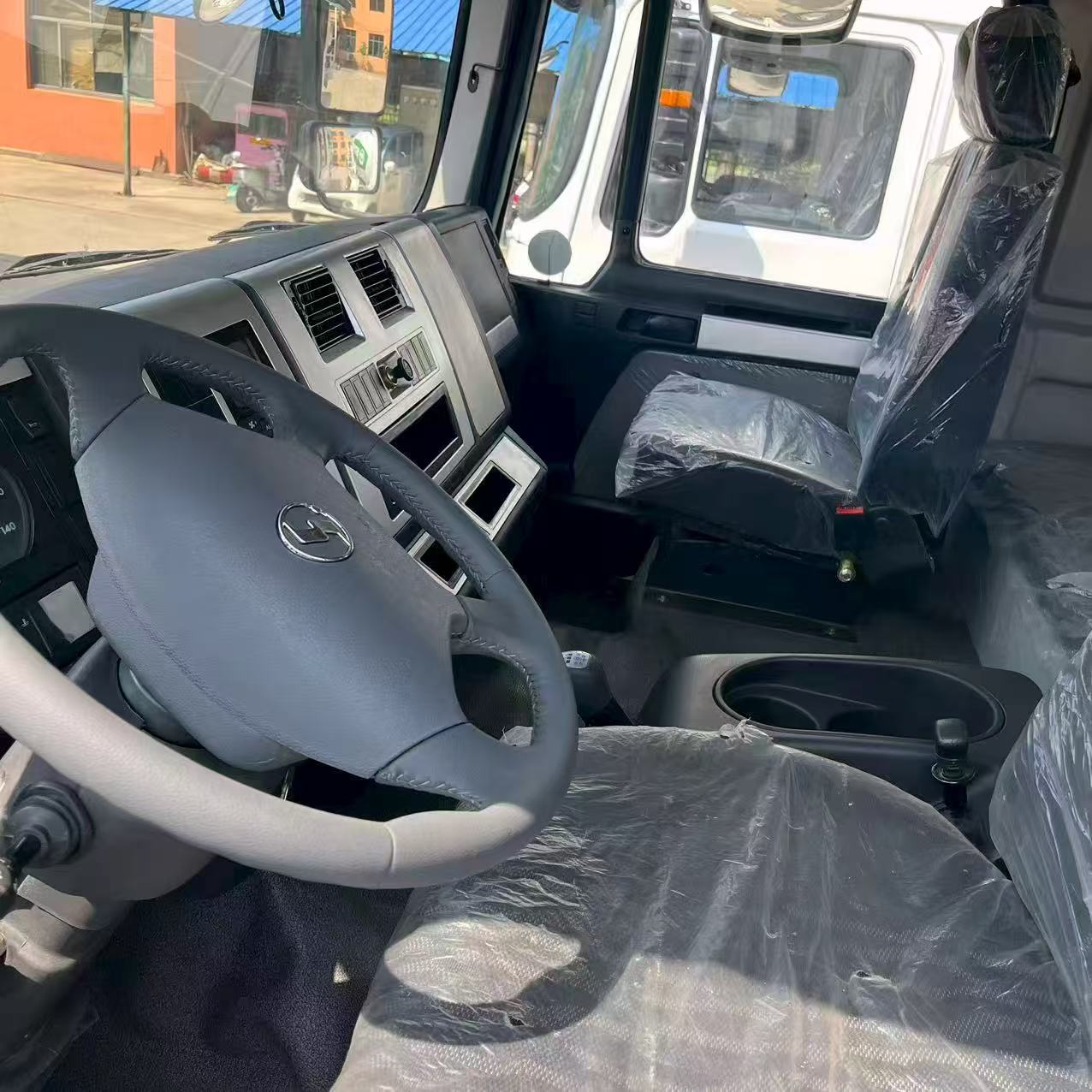 Shacman F3000 Heavy-Duty Truck - Image 6