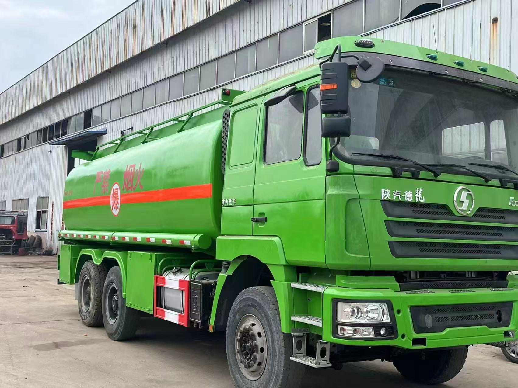 Shacman Delong F3000 Fuel Tanker Truck - Image 5