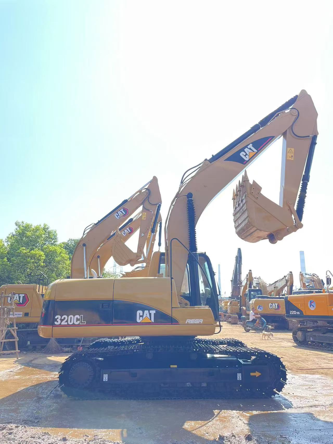 Caterpillar 320C Excavator - Image 2