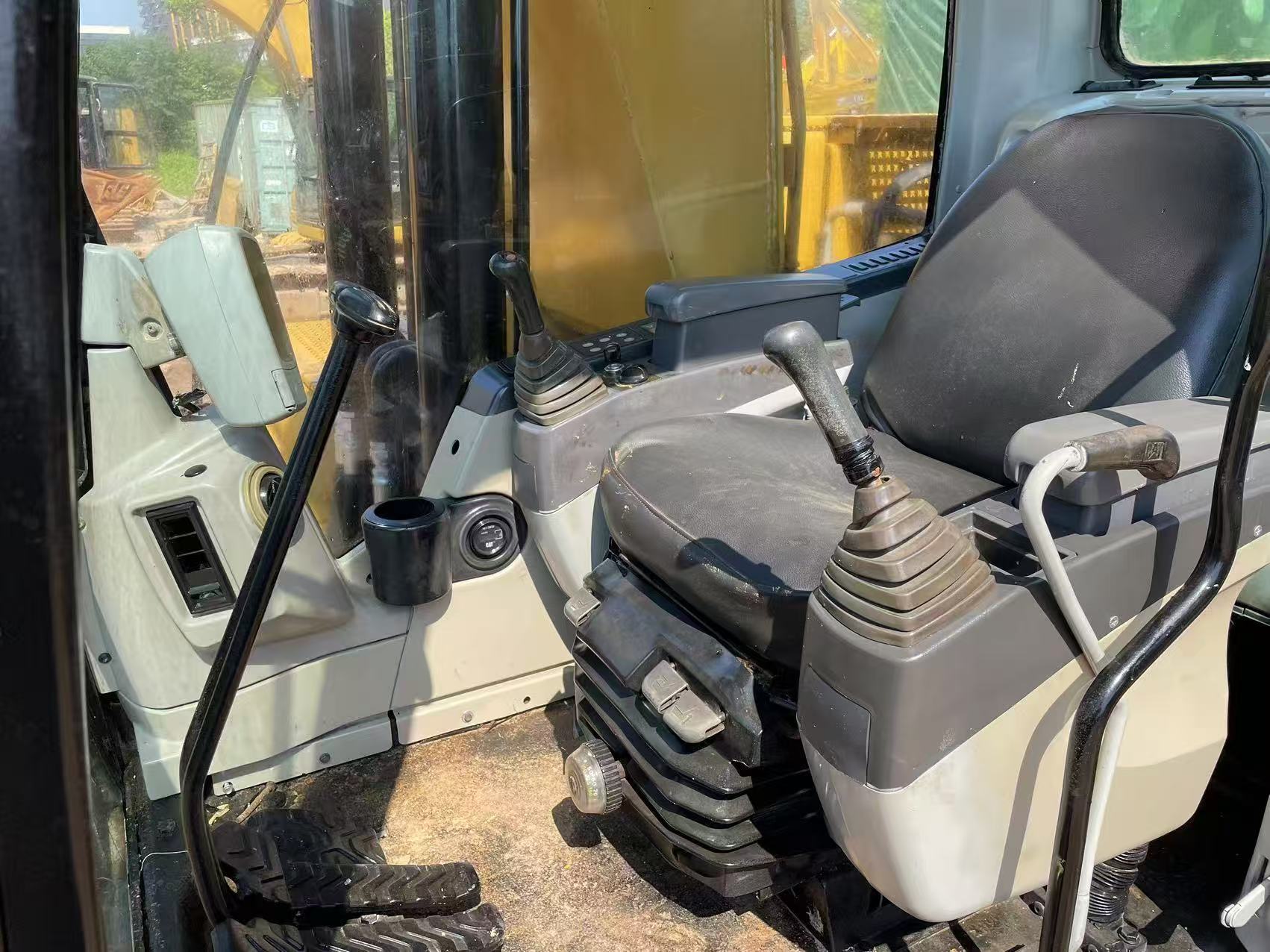 Caterpillar 320C Excavator - Image 3