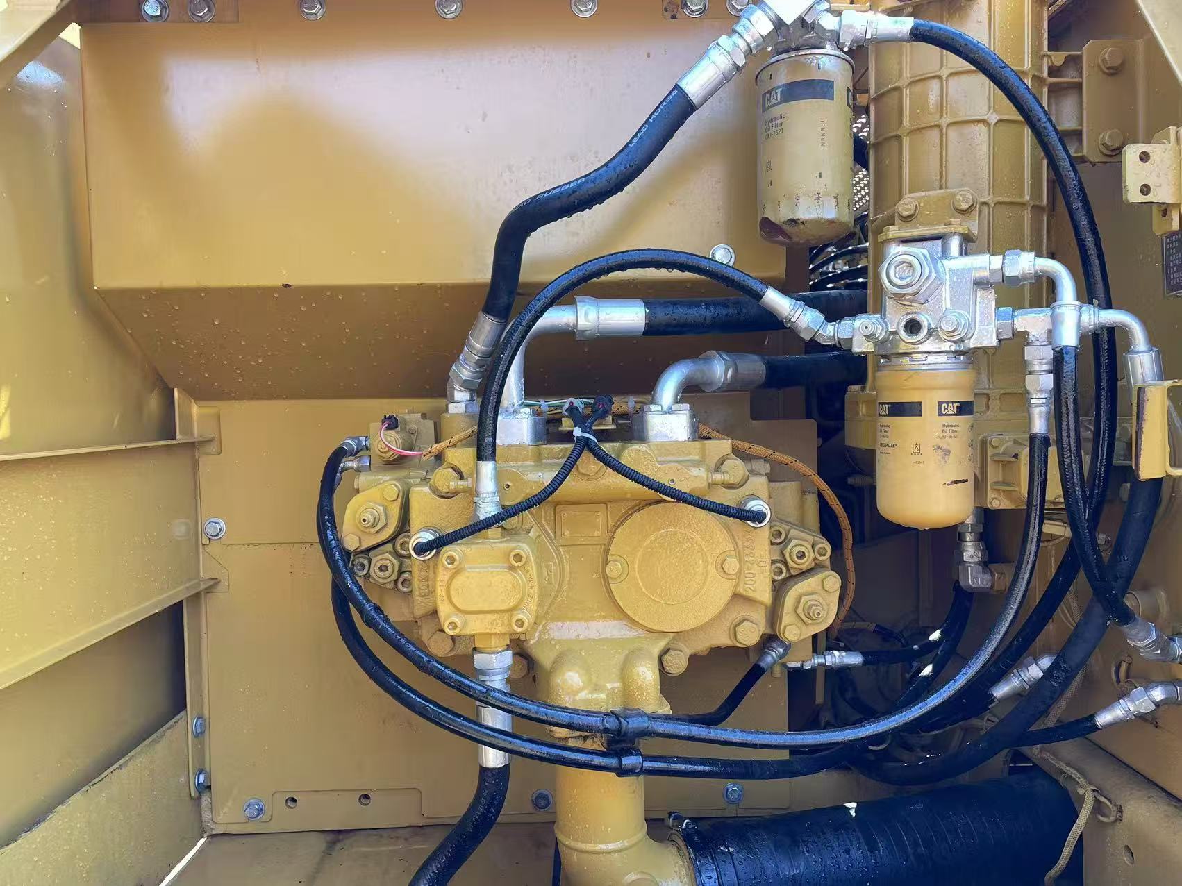 Caterpillar 320C Excavator - Image 6