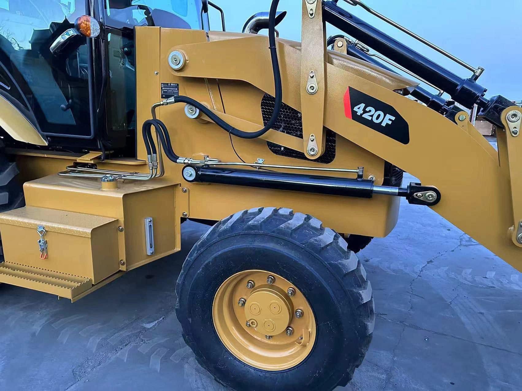 Caterpillar 420F Backhoe Loader - Image 3