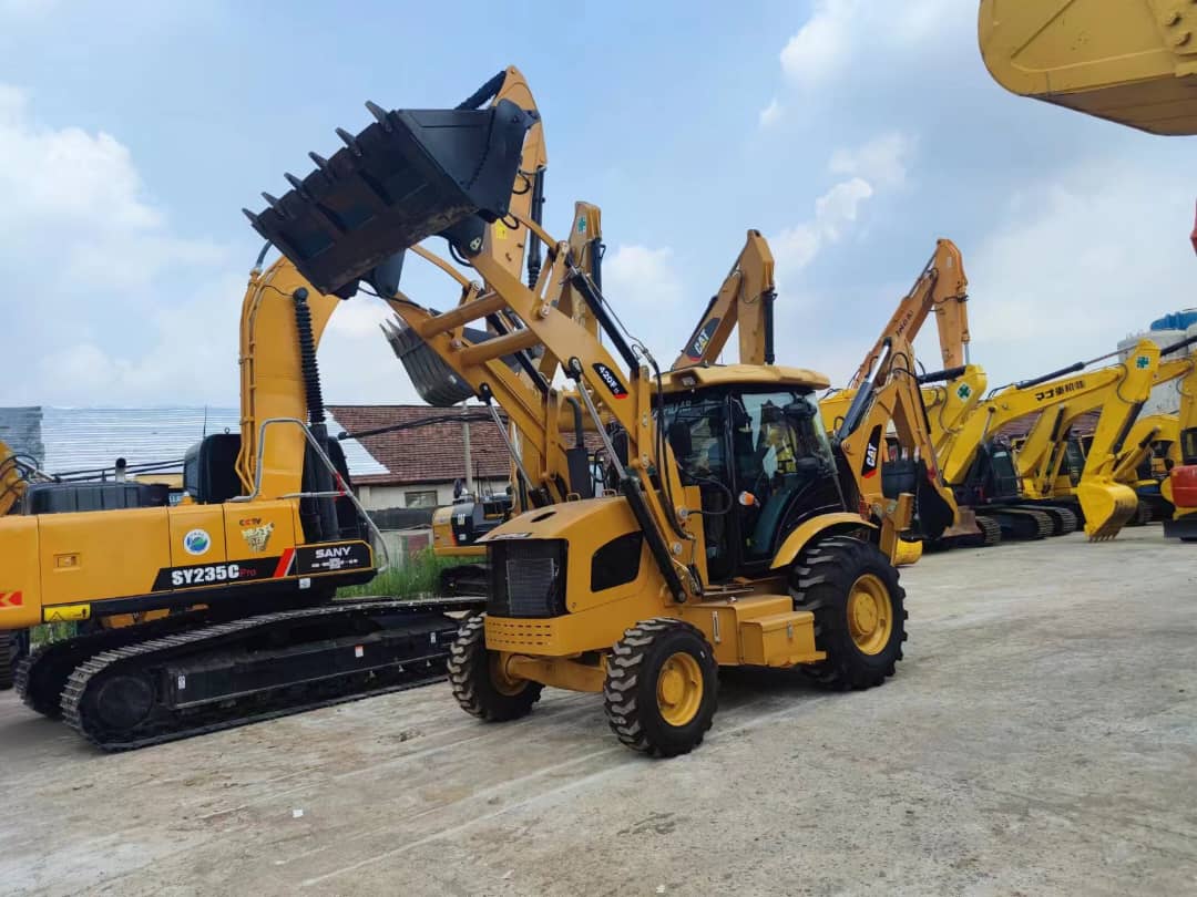 Caterpillar 420F Backhoe Loader - Image 4