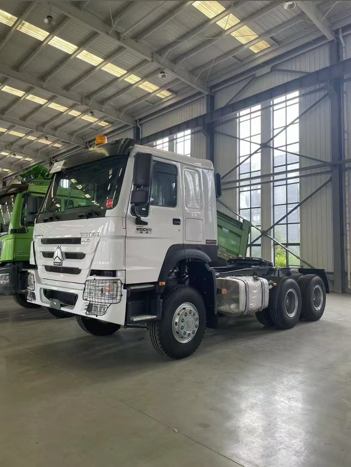 HOWO 371HP 6x4 Tractor Head