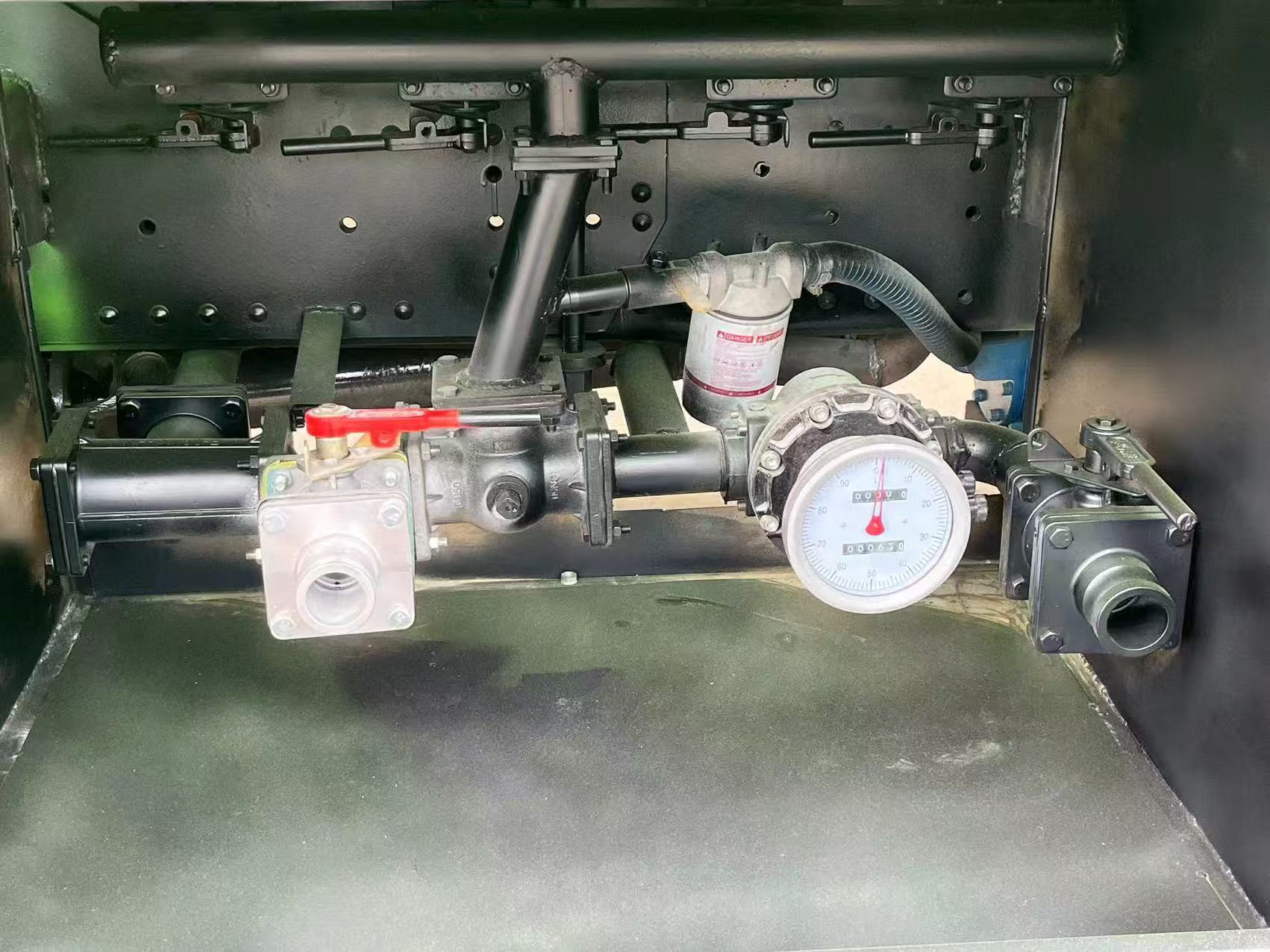 Shacman Delong F3000 Fuel Tanker Truck - Image 6