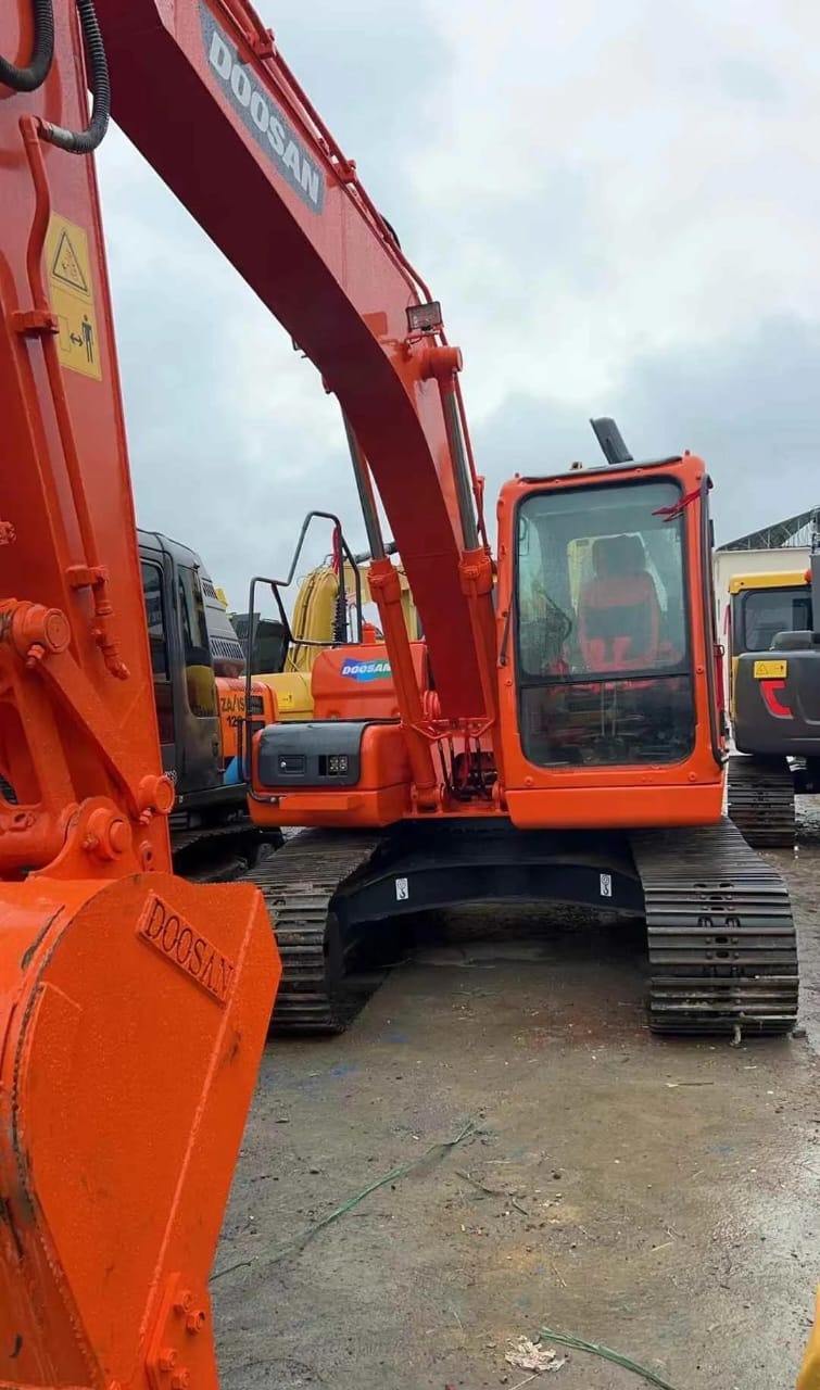 Doosan DX150 Excavator