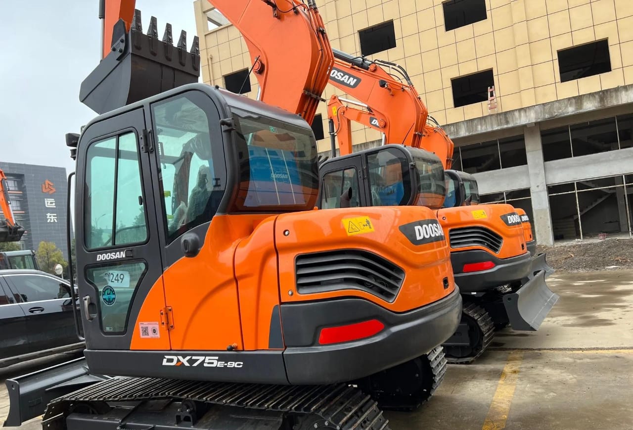 Used Doosan DX75 Excavator - Image 2