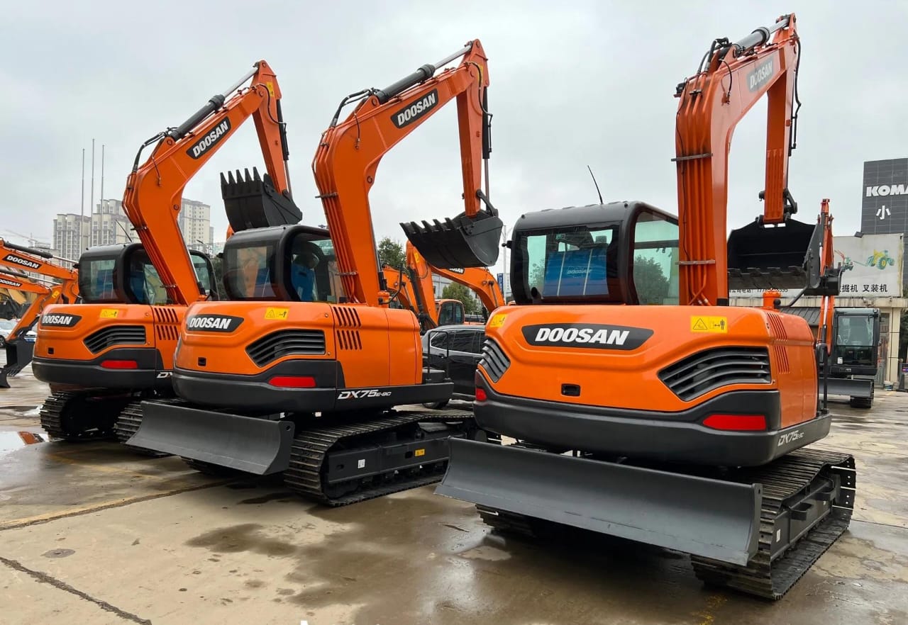 Used Doosan DX75 Excavator - Image 3