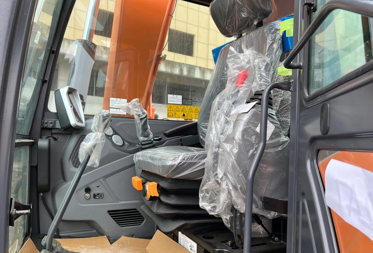 Used Doosan DX75 Excavator - Image 5