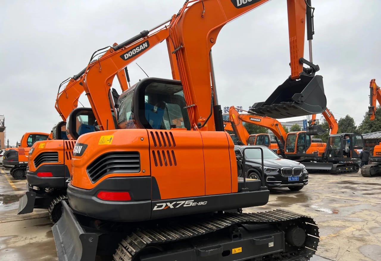 Used Doosan DX75 Excavator