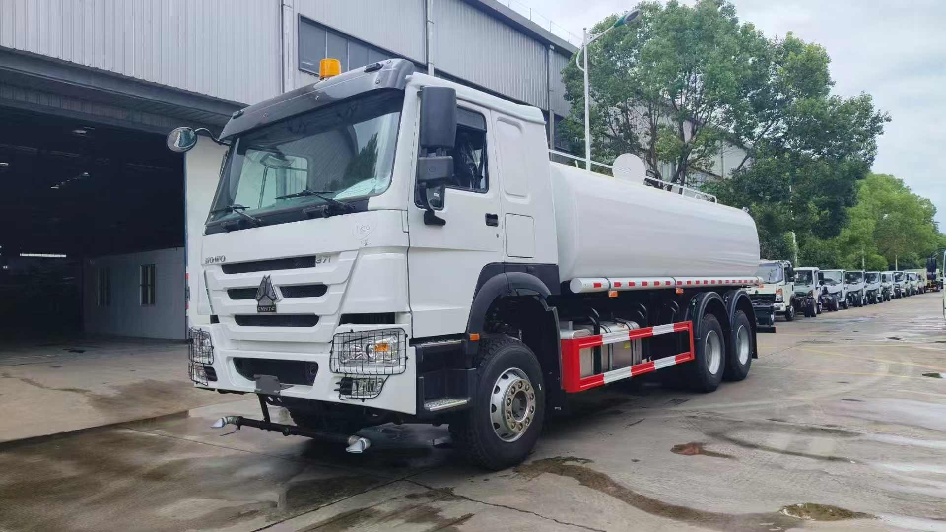 HOWO Water Tanker / Sprinkler Truck - Image 9