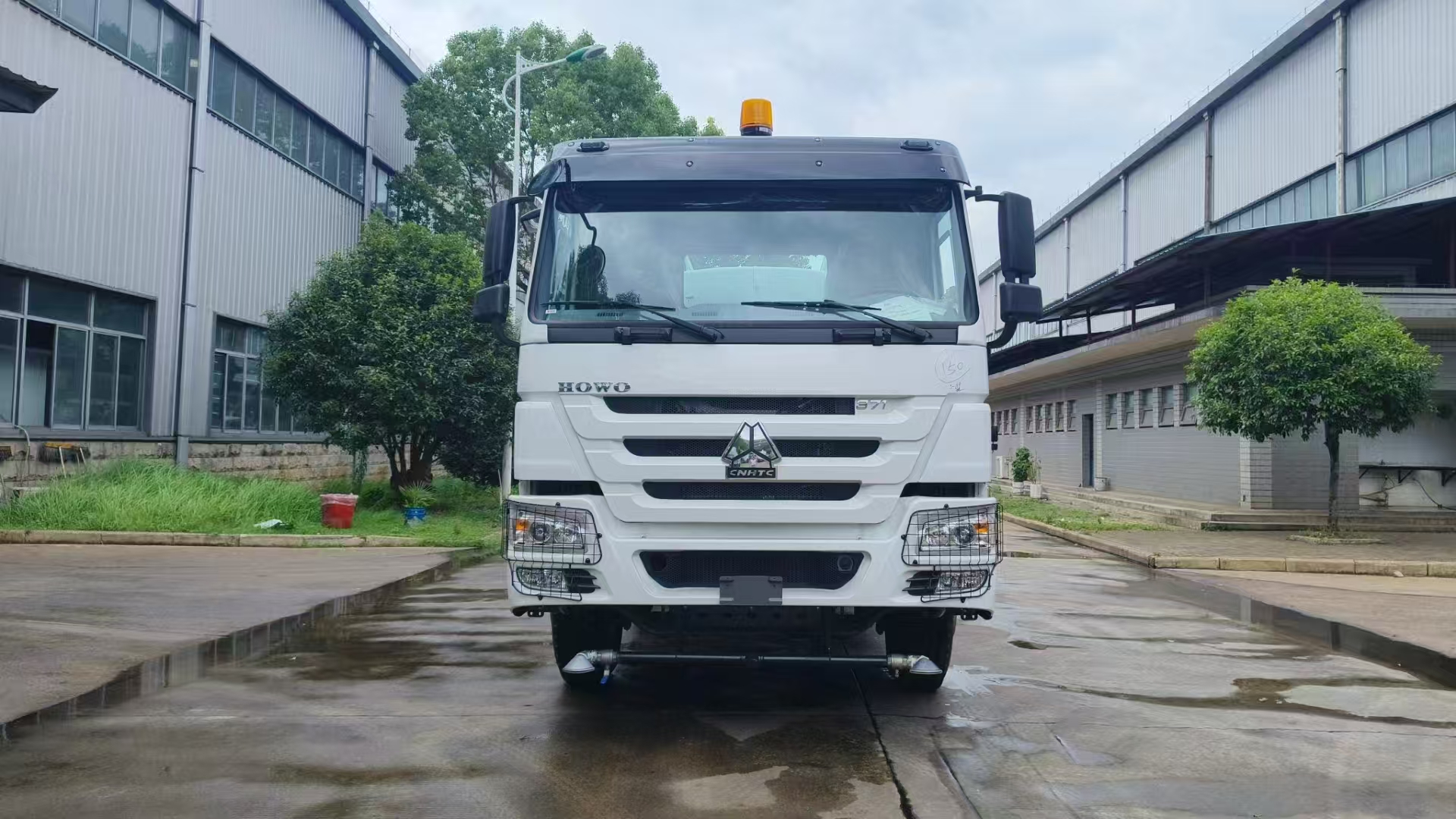 HOWO Water Tanker / Sprinkler Truck - Image 10