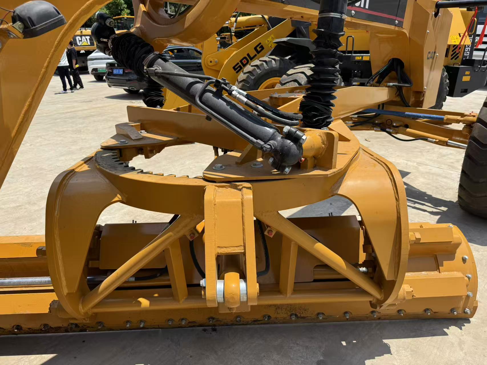 Used Caterpillar 140H Motor Grader - Image 2