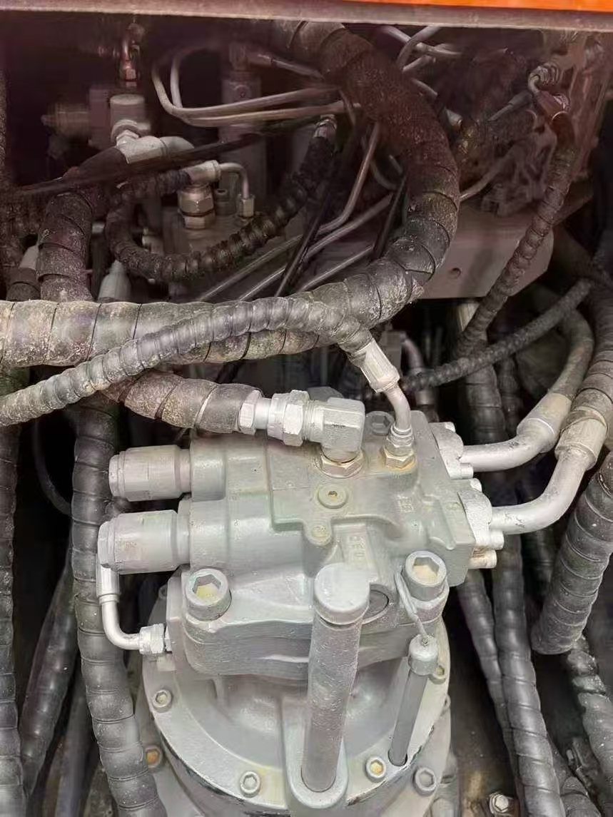 Used Hitachi ZX200 Hydraulic Excavator - Image 9