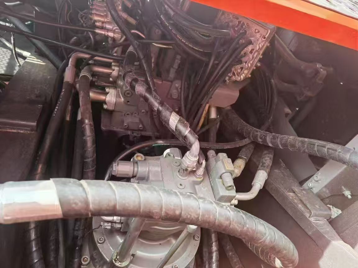 Used Hitachi ZX240LC-3 Hydraulic Excavator - Image 9