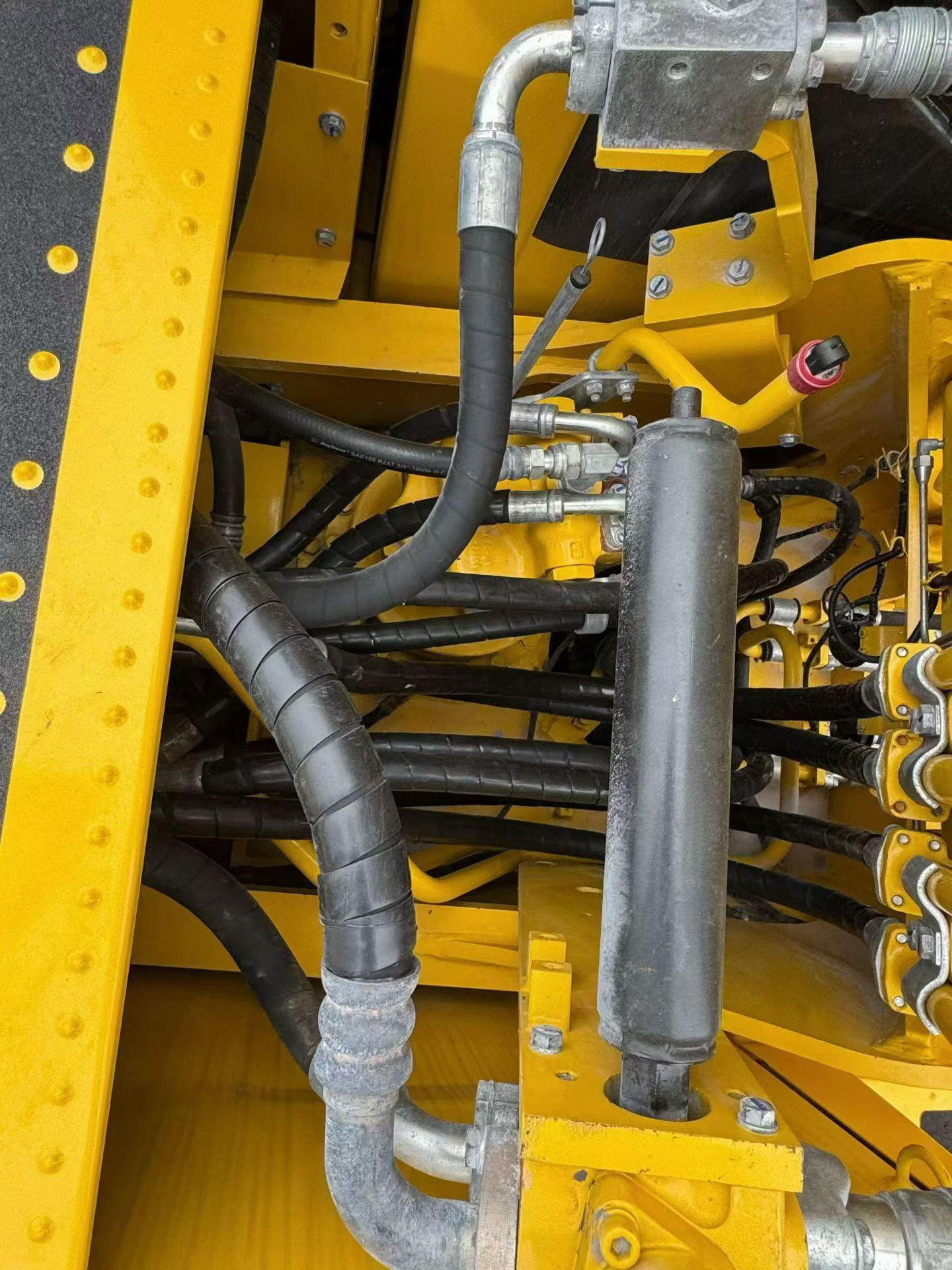 Used Komatsu PC210 Hydraulic Excavator - Image 4