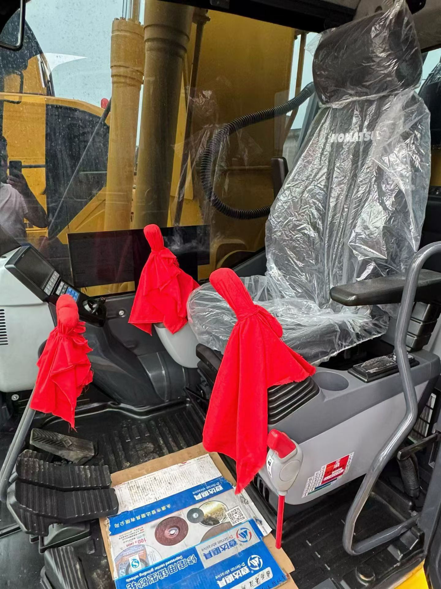 Used Komatsu PC210 Hydraulic Excavator - Image 9